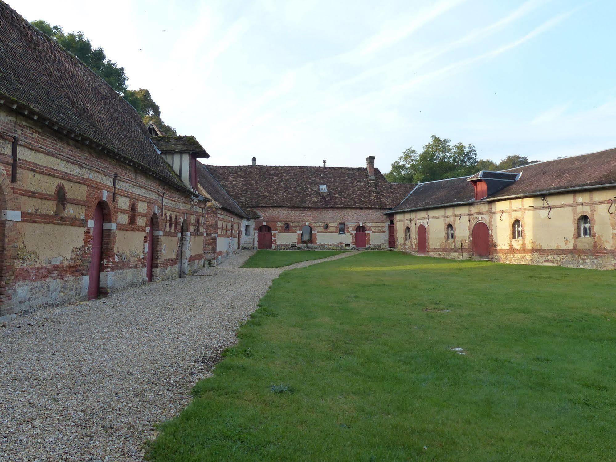 Le Chateau De Bonnemare - Bed And Breakfast Radepont Exterior photo